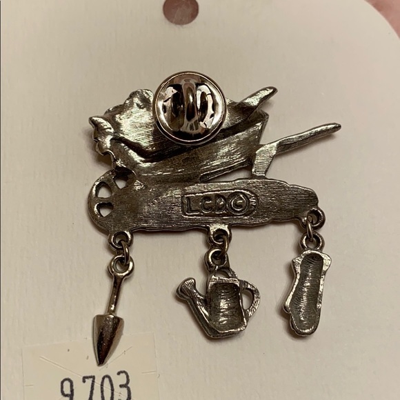 Lindsey Claire Fine Pewter Charmer - Picture 4 of 6